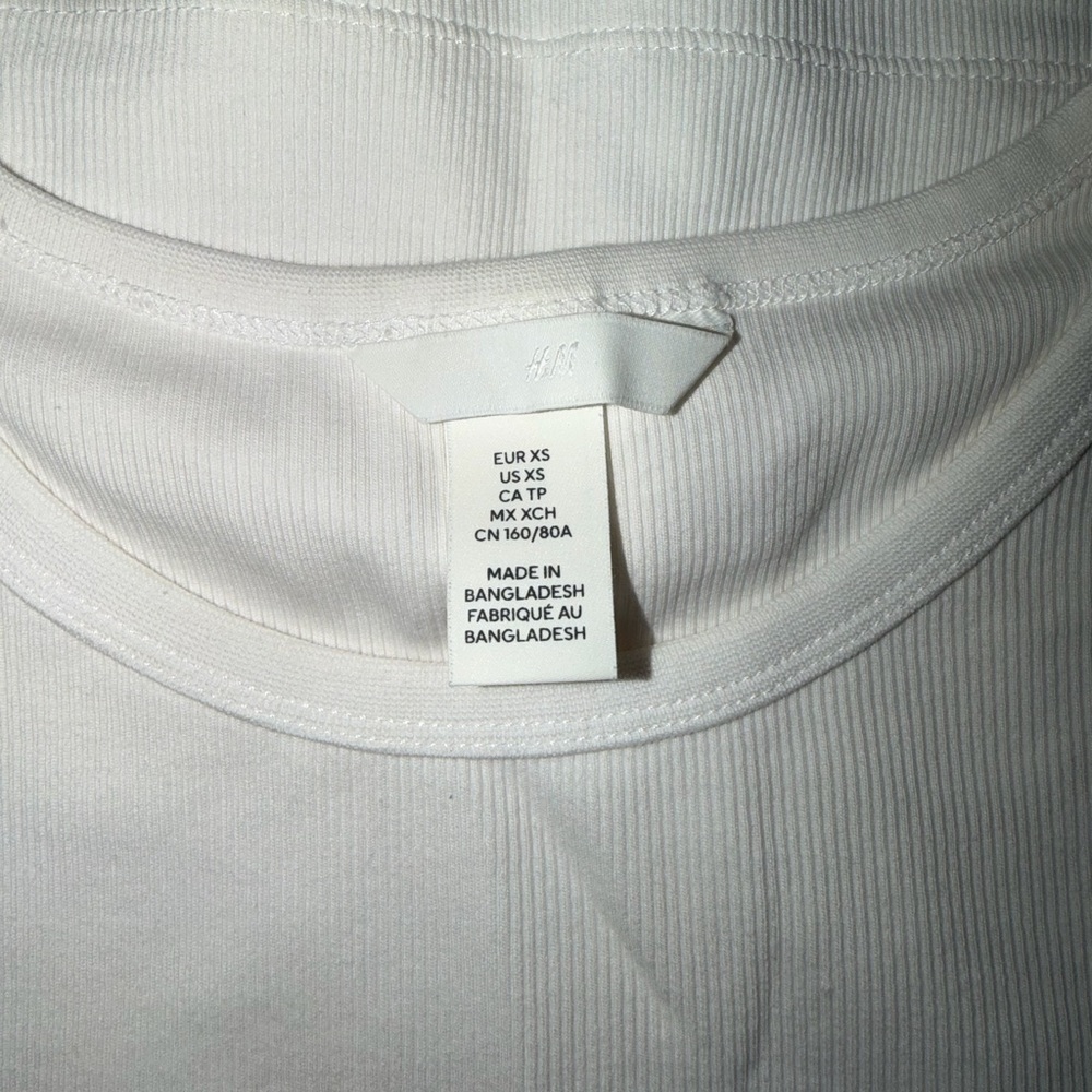 H&M White Short Sleeve Tee - Picture 3 of 3